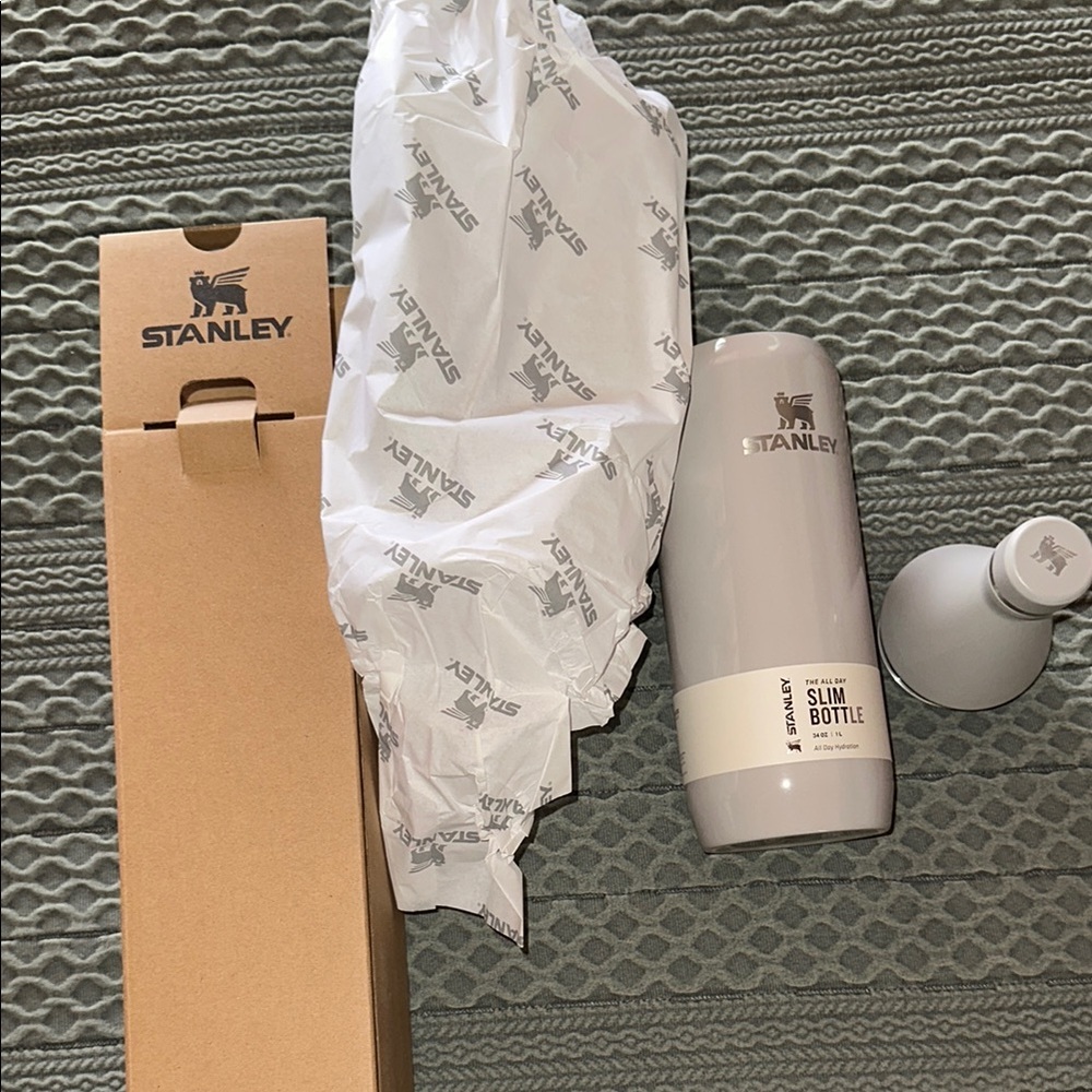 Stanley 34oz All Day Slim Bottle Ash NWT - Picture 8 of 10